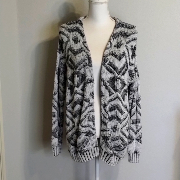 H&M divided black/White geometric print cardigan size medium - Picture 1 of 8